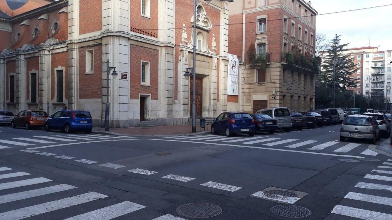 Calfred Iglesia Santa Teresita Lejlighed Logroño Eksteriør billede